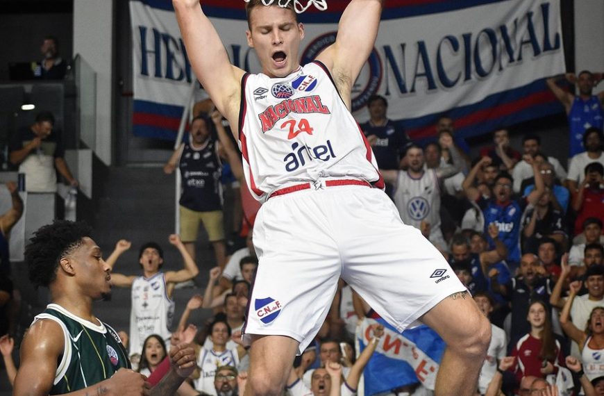 🏀 EN LO INTERNACIONAL, HASTA AHORA, NACIONAL GRAN REPRESENTANTE ! El conjunto tricolor se mantiene invicto y se posiciona entre los cuatro mejores equipos del continente