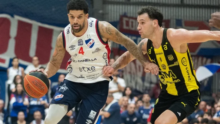 🏀La comida, se sirve a domicilio, otra vez Peñarol volvió a ganar en un partido infartante hasta el pitazo final. Después volvió la violencia, a un dirigente de Peñarol le pegaron unos nabos y cobardes, donde traerá sanción y de esto estoy en contra de quita de puntos…!