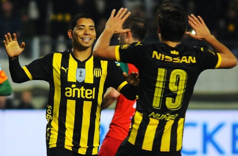 Peñarol derroto 3 a 0 ante un flojo Boston River y quedó como único líder de la Tabla Anual