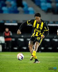 Racing 1-1 Peñarol por el Torneo Intermedio: el aurinegro rescató a duras penas un empate con un penal anotado por Abel Hernández…