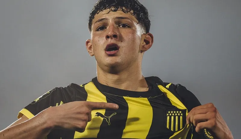 ⚽💛🖤 Así es como debe ganar un equipo grande y el Carbonero lo demostró. El equipo de Diego Aguirre se floreó, goleó con un notable Leonel Jaime y es bicampeón del Torneo Intermedio…
