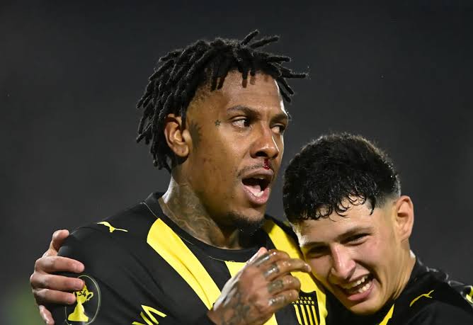 Peñarol goleo 3-0 a Cerro Largo el carbonero se floreó en el Campeón del Siglo, definirá el Torneo Intermedio con Wanderers y quedo puntero de la Tabla Anual