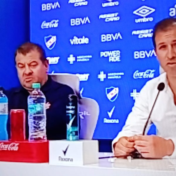 ⚽💙🤍❤️ Pablo Álvarez es el nuevo gerente deportivo, está en este momentos en plena conferencia, después de la desvinculación de Eguren.